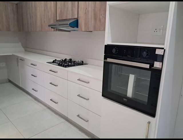 4 BEDROOM TOWNHOUSE FOR SALE IN PALM LAKES ESTATE
